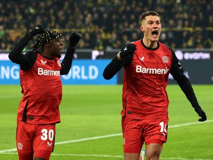 باتريك شيك لاعب باير ليفركوزن يحتفل بهدفه في شباك بروسيا دورتموند بالدوري الألماني - 10 يناير 2025 - Reuters