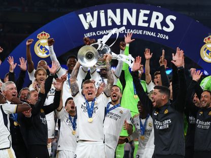 توني كروس يرد ساخراً على أوبي ميكيل.. لماذا لم تلعب في ريال مدريد؟