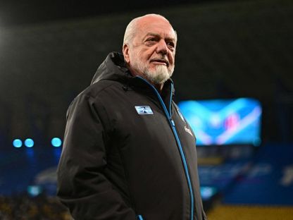 رئيس نادي نابولي الإيطالي أوريليو دي لورينتس خلال مباراة بولونيا في ملعب الأول بارك بالسعودية لحساب نصف نهائي السوبر الإيطالي - 22 ديسمبر 2025 - Reuters