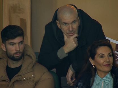 زين الدين زيدان وعائلته أثناء متابعة لقاء الجزائر وبوركينا فاسو بكأس أمم إفريقيا - 28 ديسمبر 2025 - متداول