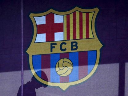 شعار نادي برشلونة على استاد كامب نو، برشلونة، إسبانيا، 24 مارس 2016 - REUTERS