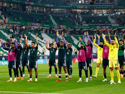 لاعبو السعودية يوجهون التحية للجماهير بعد الفوز على عُمان بكأس العرب - 2 ديسمبر 2025 - Reuters