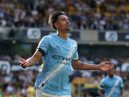 تيجاني ريندرز يحتفل بهدفه في مباراة مانشستر سيتي وولفرهامبتون - 16 أغسطس 2025 - Reuters