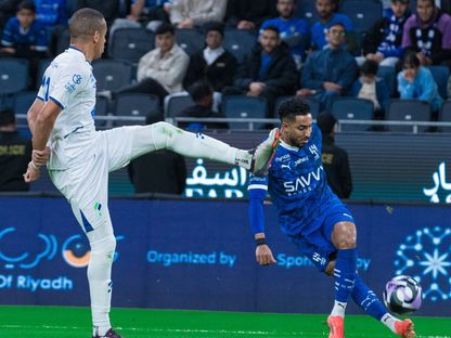 لقطة فنية من سالم الدوسري في مواجهة فريقه الهلال أمام الفتح بدوري روشن السعودي - 16 يناير 2025 - X/Alhilal_FC
