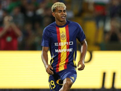 الإسباني لامين يامال أثناء الإحماء قبل مباراة بلغاريا في تصفيات أوروبا المؤهلة لكأس العالم -  4 سبتمبر 2025 - ٌReuters