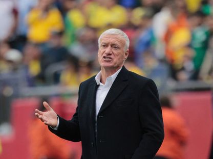 ديشان يحض فرنسا على التواضع: لم نبلغ بعد نهائي كأس العالم