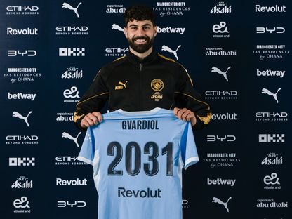 برشلونة يخطط للتعاقد مع مدافع في الانتقالات الشتوية