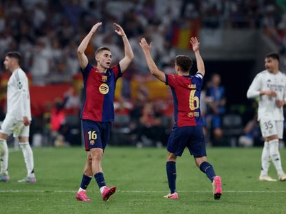شاهد.. برشلونة طالب بـ3 ركلات جزاء وحكم VAR ينقذ ريال مدريد