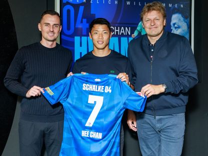 هي-تشان هوانغ بعد انضمامه إلى شالكه من ولفرهامبتون - 2 سبتمبر 2026 - X/@s04