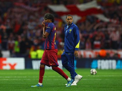 لامين يامال ورافينيا محبطين بعد خروج برشلونة من دوري أبطال أوروبا أمام أتلتيكو مدريد - 14 أبريل 2026 - REUTERS
