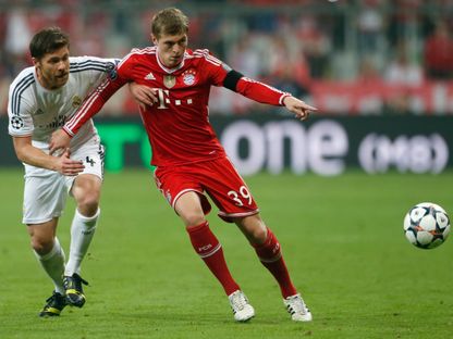 تشابي ألونسو لاعب ريال مدريد في صراع مع توني كروس لاعب بايرن ميونيخ في إياب نصف نهائي دوري أبطال أوروبا - 29 أبريل 2014 - Reuters