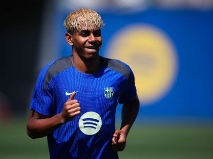لاعب برشلونة لامين يامال خلال تدريبات الفريق قبل مباراة إنتر بنصف نهائي دوري أبطال أوروبا - 29 أبريل 2025 - X@FCBarcelona