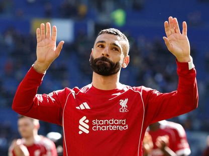 محمد صلاح مهاجم ليفربول يحتفل بالفوز على إيفرتون - 19 أبريل 2026 - Reuters