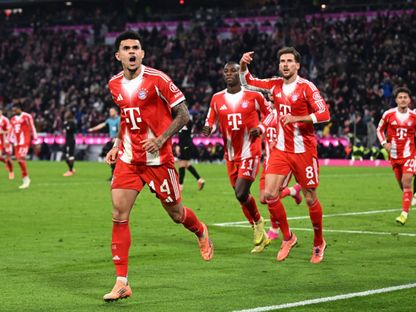 لويس دياز مهاجم بايرن يحتفل بهدفه في مرمى سانت باولي في الدوري الألماني - 29 نوفمبر 2025 - Reuters