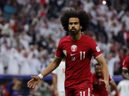 أكرم عفيف مهاجم منتخب قطر يحتفل بهدفه في شباك الأردن - 10 فبراير 2024 - Reuters