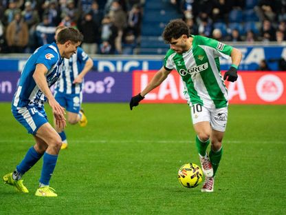 المغربي عبد الصمد الزلزولي في مواجهة فريقه ريال بيتيس أمام ديبورتيفو ألافيس في الدوري الإسباني - 25 يناير 2026 - X/@RealBetis