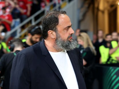 إيفانجيلوس ماريناكيس مالك نوتنغهام فورست بعد فوز أولمبياكوس في نهائي دوري المؤتمر الأوروبي - 29 مايو 2024 - Reuters