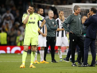 الحارس الإيطالي السابق جيانلويجي بوفون بعد الخسارة أمام ريال مدريد في نهائي دوري أبطال أوروبا - 3 يونيو 2017 - REUTERS