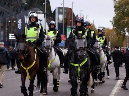 شرطة لندن خارج ملعب توتنهام قبل مباراة الفريق أمام تشيلسي في الدوري الإنجليزي الممتاز - 1 نوفمبر 2025 - Reuters