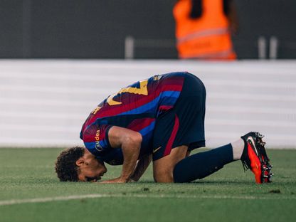 حمزة عبد الكريم يسجد بعد تسجيله هدف برشلونة الأول في شباك الأهلي - 10 أغسطس 2026 - facebook/fcbarcelona
