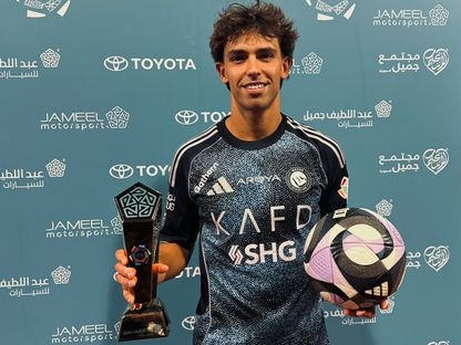 جواو فيليكس يحمل جائزة أفضل لاعب في مباراة النصر والتعاون بدوري روشن السعودي - 29 أغسطس 2025 - X/@AlNassrFC