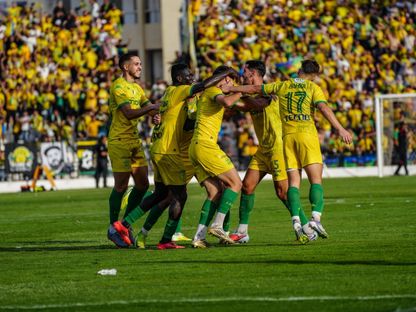 احتفال لاعبي شبيبة القبائل بتسجيل هدف في مرمى الاتحاد المنستيري بدوري أبطال إفريقيا - 17 أكتوبر 2025 - FB/@JS Kabylie