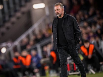 هانزي فليك خلال مباراة برشلونة وأتلتيكو مدريد بالدوري الإسباني - 2 ديسمبر 2025 - X/FCBarcelona_es