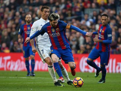 كريستيانو رونالدو وليونيل ميسي خلال الكلاسيكو بين ريال مدريد وبرشلونة - 3 ديسمبر 2016 - REUTERS