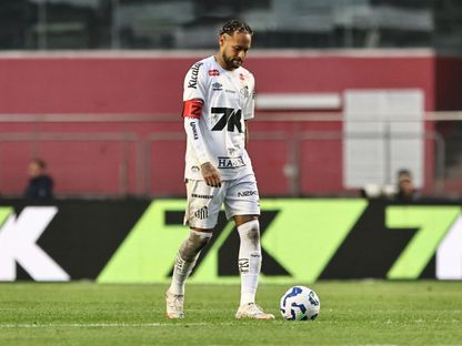 نيمار محبطاً بعد هدف لفاسكو دا غاما في مرمى سانتوس بالدوري البرازيلي – 17 أغسطس 2025 - Reuters