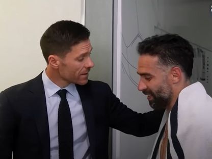 داني كارفاخال رفقة تشابي ألونسو بعد تقديمه مدربا لريال مدريد - RealmadridTV