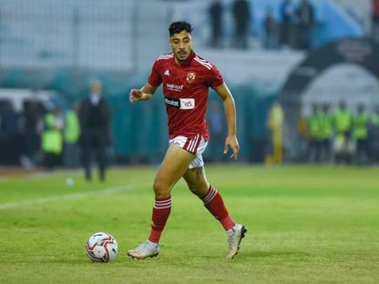 أكرم توفيق مدافه الأهلي خلال مواجهة غزل المحلة في الدوري المصري - 7 ديسمبر 2022 - https://twitter.com/AlAhlyfrancais