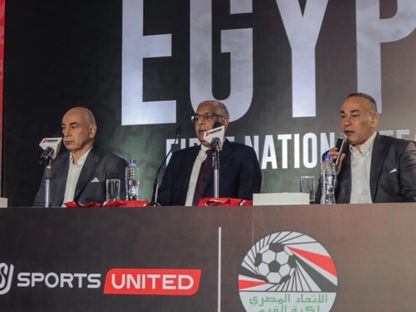 جمال علام رئيس الاتحاد المصري لكرة القدم مع حسام حسن - EFA/x