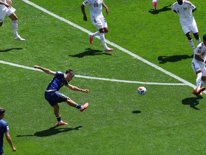 تسديدة كريم ألايبغوفيتش في مباراة  منتخب البوسنة والهرسك  وقطر في كأس العالم - 24 يونيو 2026 - reuters