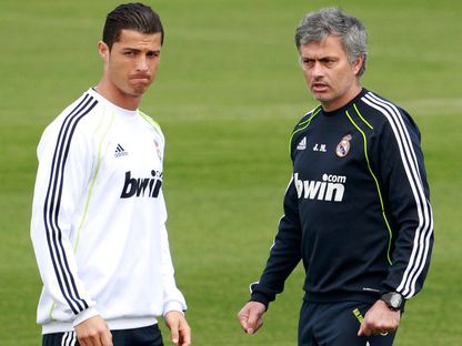 جوزيه مورينيو وكريستيانو رونالدو في مران لريال مدريد قبل مواجهة برشلونة بنهائي كأس الملك 2011 - 19 أبريل 2011 - Reuters