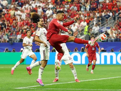 مارك كوكوريا وكريستيانو رونالدو خلال مباراة إسبانيا والبرتغال بكأس العالم - 6 يوليو 2026 - Reuters