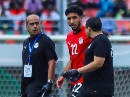 عمر مرموش يتعرض لاصابة في مباراة بوركينا فاسو ومصر بتصفيات كأس العالم 9-9-2025 - EFA/x