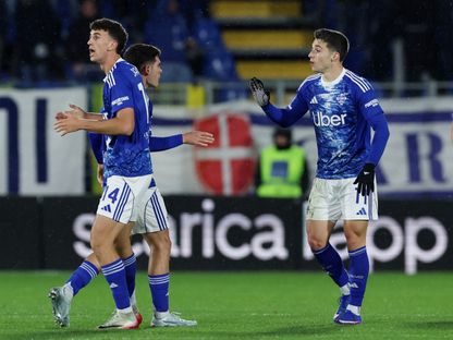 شاهد.. كومو يقلب الطاولة على روما وينفرد بالمركز الرابع