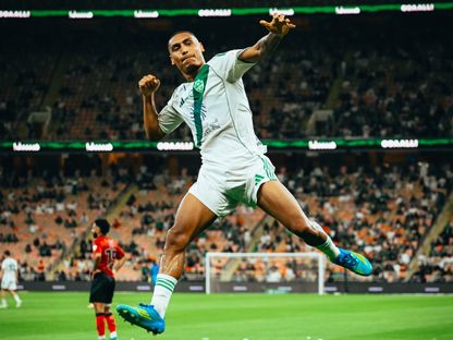 احتفال إنزو ميلو لاعب الأهلي بتسجيل هدف في مرمى الخلود بالدوري السعودي - 16 مايو 2026 - X/@ALAHLI_FC