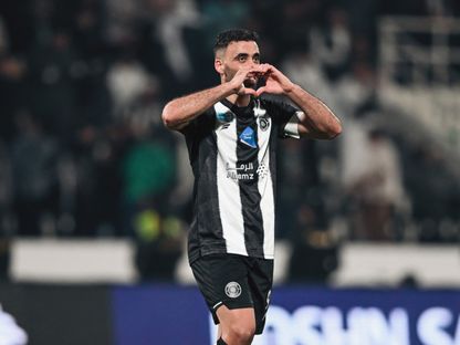 عبد الرزاق حمد الله مهاجم نادي الاتحاد يحتفل بتسجيل هدف في مرمى الرائد بدوري روشن السعودي - 6 فبراير 2025 - X/@AlShababSaudiFC