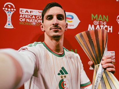 عادل بولبينة يتوج بجائزة رجل مباراة الجزائر والكونغو الديمقراطية بكأس أمم إفريقيا - 6 يناير 2026 - X/CAF_Online