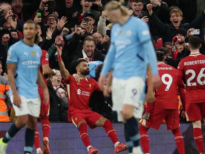 محمد صلاح يحتفل تحت أنظار هالاند بهدف في مان سيتي 1-12-2024 - Reuters