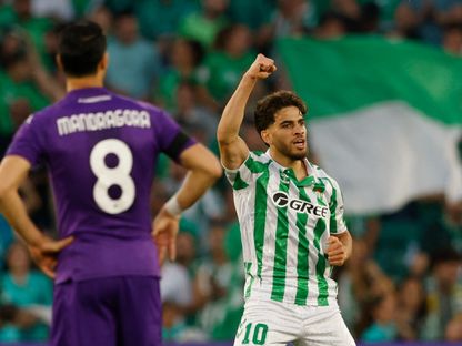 الدولي المغربي عبد الصمد الزلزولي مهاجم ريال بيتيس الإسباني يحتفل بهدفه في شباك فيورنتينا - 1 مايو 2025 - Reuters