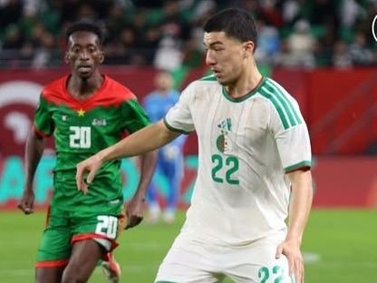 إبراهيم مازة لاعب الجزائر في مباراة بوركينا فاسو بكأس إفريقيا - 28 ديسمبر 2028 - FB/@Équipe d'Algérie de football