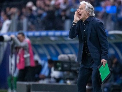 جورجي جيسوس مدرب الهلال في مباراة الفتح بدوري روشن السعودي - 16 يناير 2025 - X/@aawsat_spt