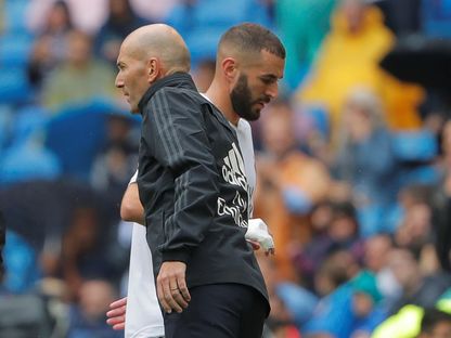 زين الدين زيدان وكريم بنزيما خلال مباراة بين ريال مدريد وليفانتي - 14 سبتمبر 2019 - REUTERS