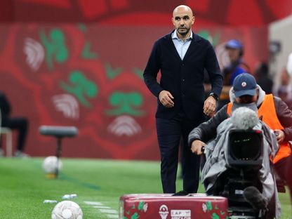 وليد الركراكي مدرب المنتخب المغربي خلال مواجهة الكاميرون في ربع نهائي كأس أمم إفريقيا 2025 - 10 يناير 2026 - Cafonline.com