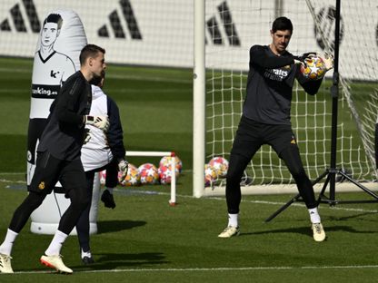 تيبو كورتوا وأندري لونين في تدريبات ريال مدريد - 5 مارس 2024 - AFP