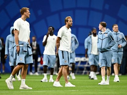 لاعبو إنجلترا يتفقدون الملعب قبل مواجهة الأرجنتين في نصف نهائي كأس العالم - 15 يوليو 2026 - Reuters