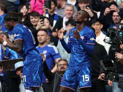 نيكولاس جاكسون مهاجم تشيلسي يحتفل بهدفه في مرمى إيفرتون في الدوري الإنجليزي - 26 أبريل 2025 - Reuters