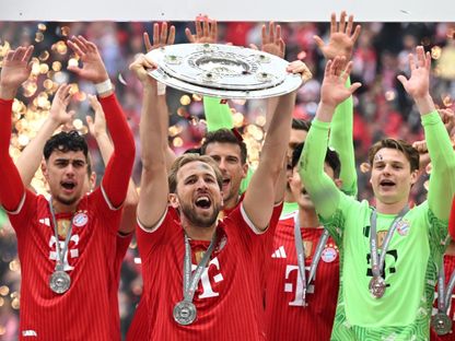 هاري كين يحتفل بلقب الدوري الألماني مع بايرن ميونيخ - 16 مايو 2026 - Reuters